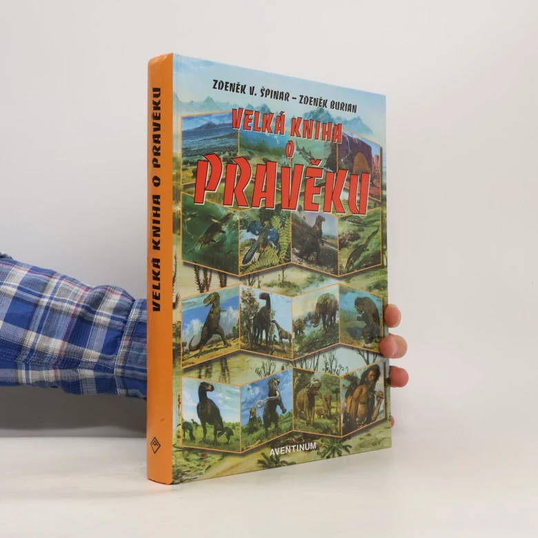Ruka drží českou knihy o dinosaurech s ilustracemi od Zdénka Buriána.