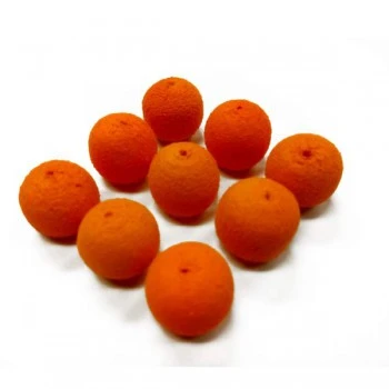 Oranžové nástrahy pro rybaření v podobě kulovitých koulí.