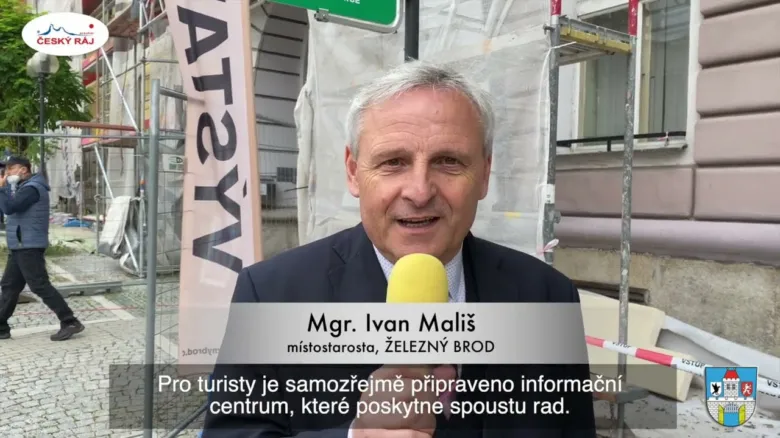 Starosta Ivana Malíše mluví o stavbě v centru města.